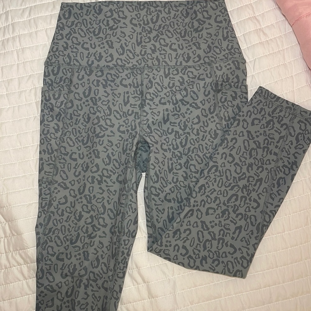 RBX✨ high waisted leggings with side pockets🐬 SUPER COMFY✨